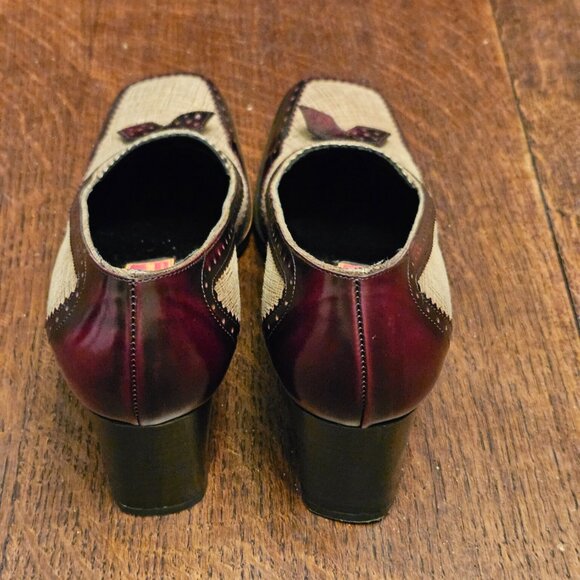 Vintage Cole Haan Loafers. Handmade in Itay. 2.5" Heel. Size 5 1/2 - Picture 2 of 6